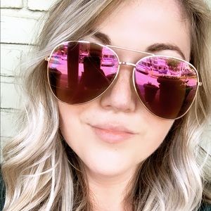 Meet your Posher, Caitlin